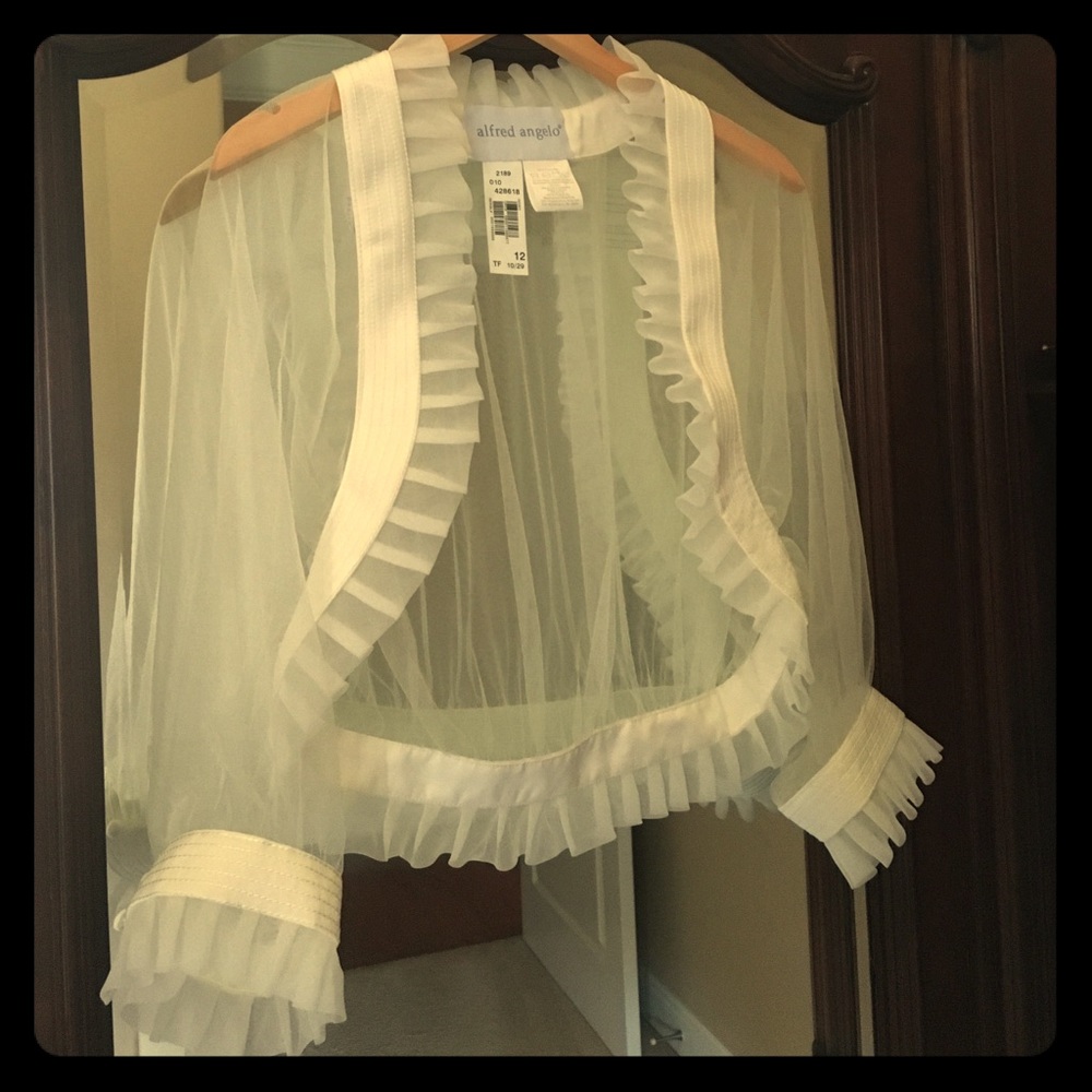 Alfred Angelo coverlet size 12