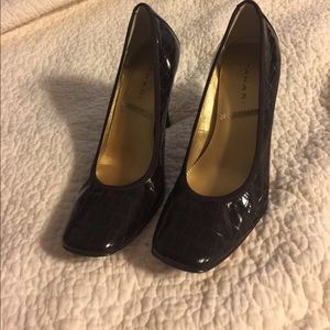 Tahari Pumps Sz 6.5M Brown Croc Pattern