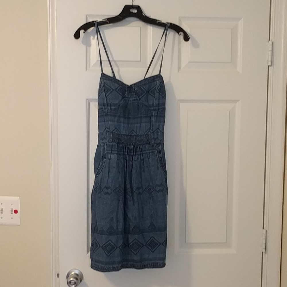 American Eagle size 6 blue denim look print dress