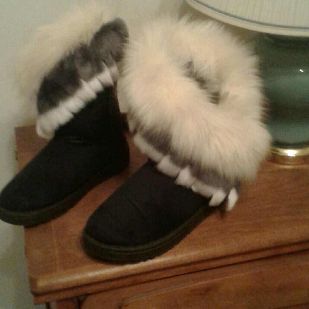 Fur trimmed boots