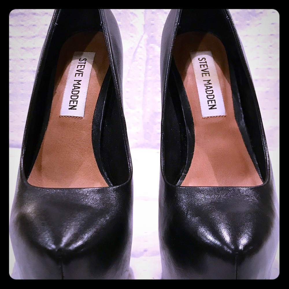 Steve Madden black dejavú pumps size 5