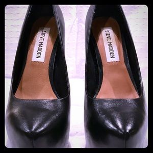 Steve Madden black dejavú pumps size 5