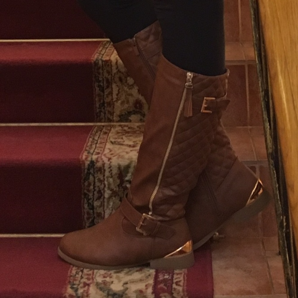 Beige boots