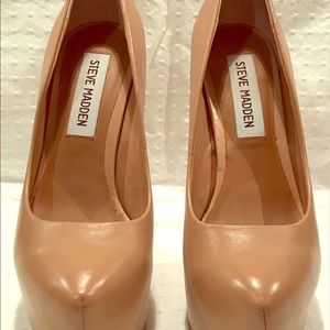 Steve Madden dejavú nude size 5