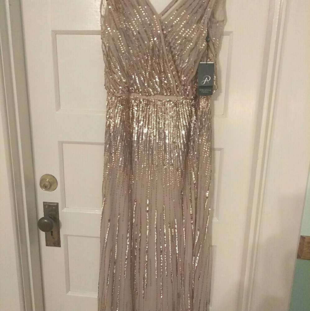 Adrianna Papell 10 champagne