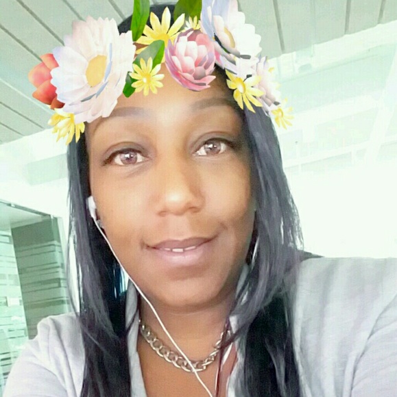 Meet your Posher, Tia - Picture 1 of 1