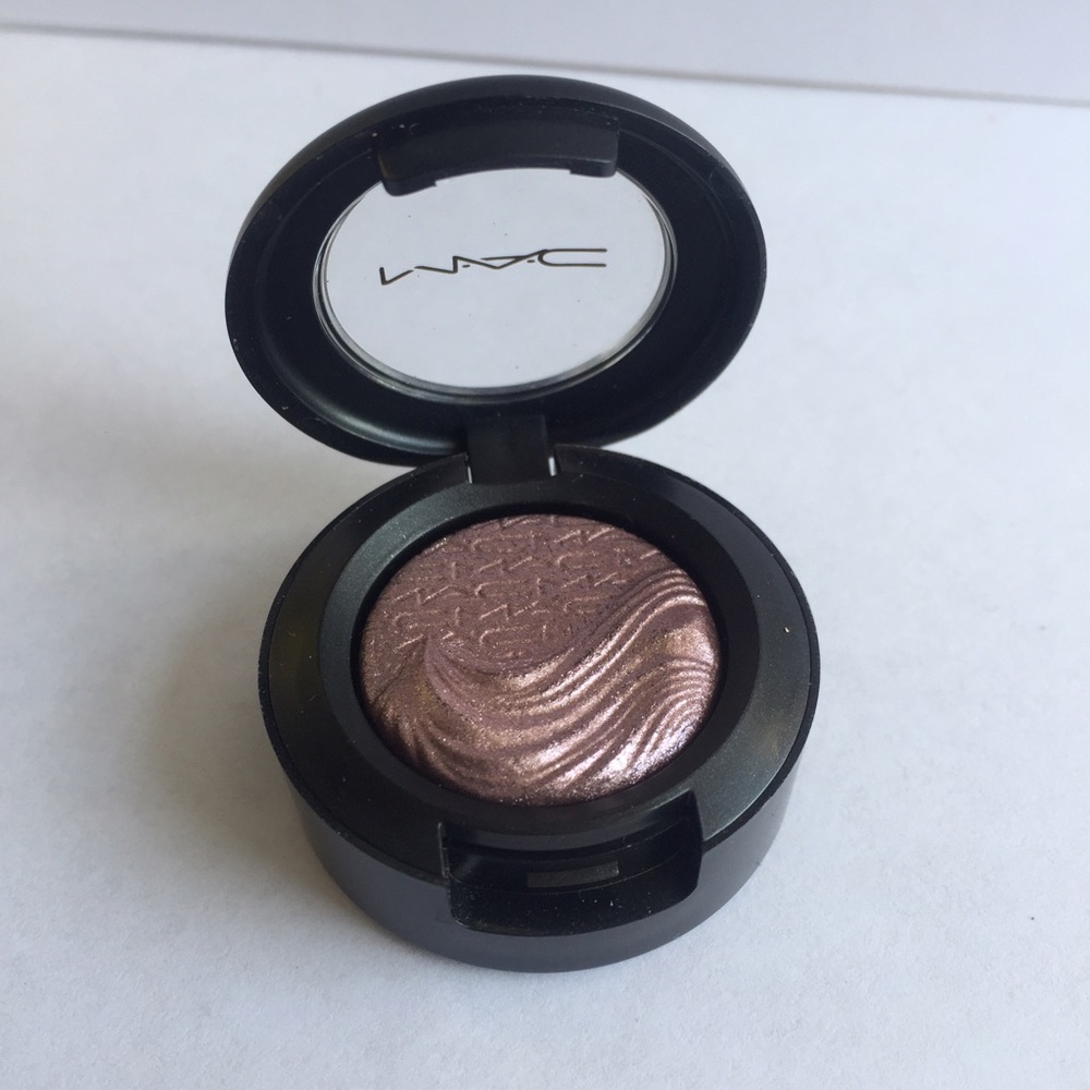 New MAC eyeshadow Smoky Mauve