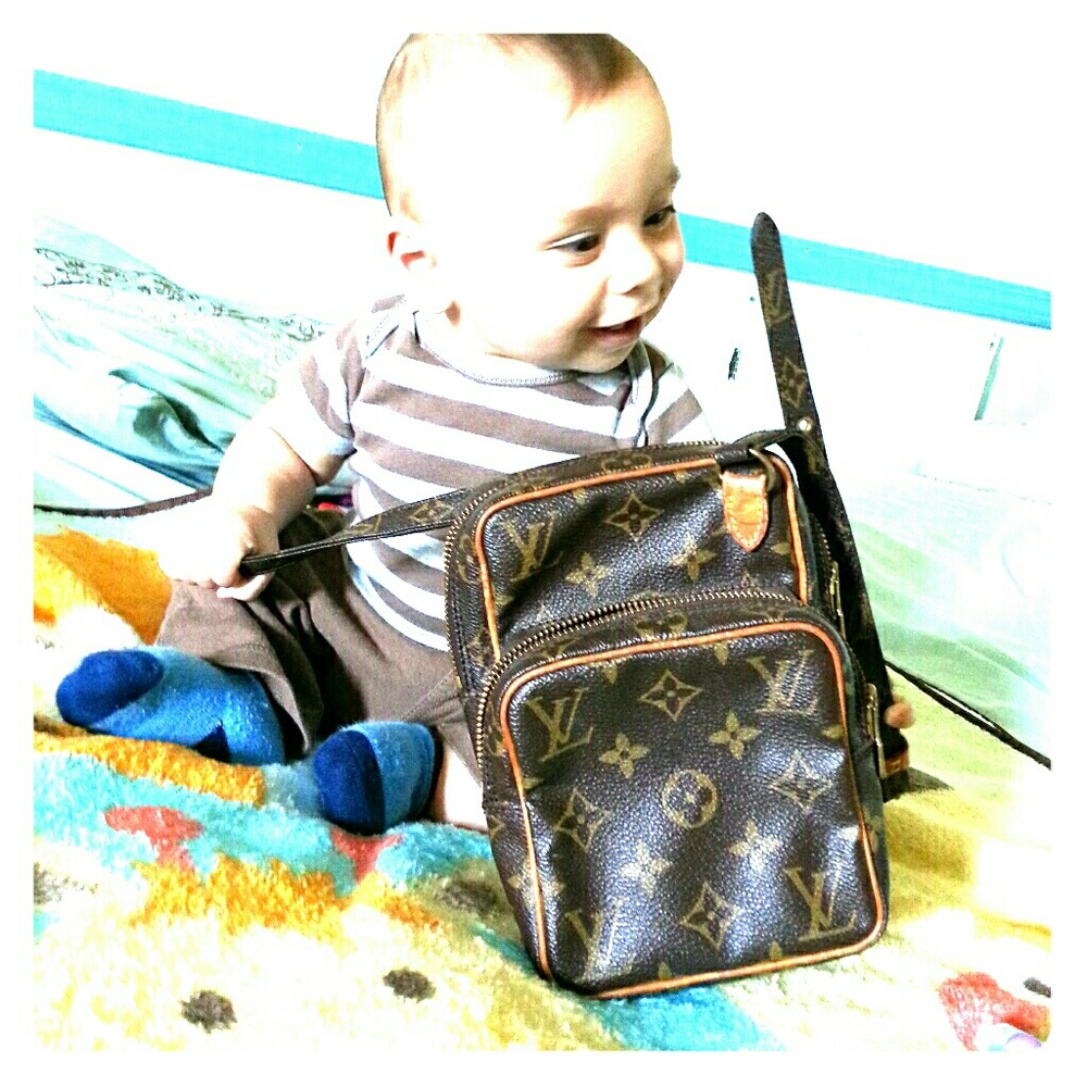 Authentic  Louis  Vuitton  monogram