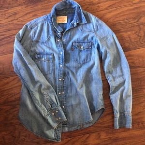 Levi's chambray button down denim top