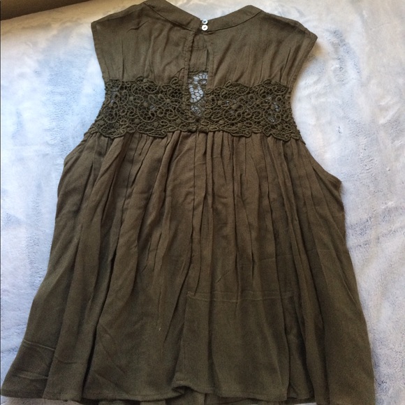 Romeo + Juliet Olive Crochet Tank - Picture 4 of 7