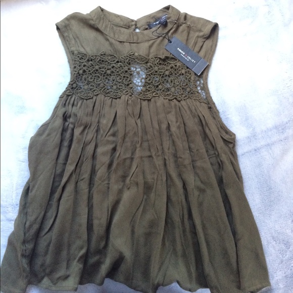 Romeo + Juliet Olive Crochet Tank - Picture 7 of 7