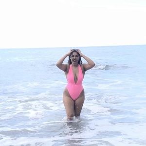 Meet your Posher, Aveeka