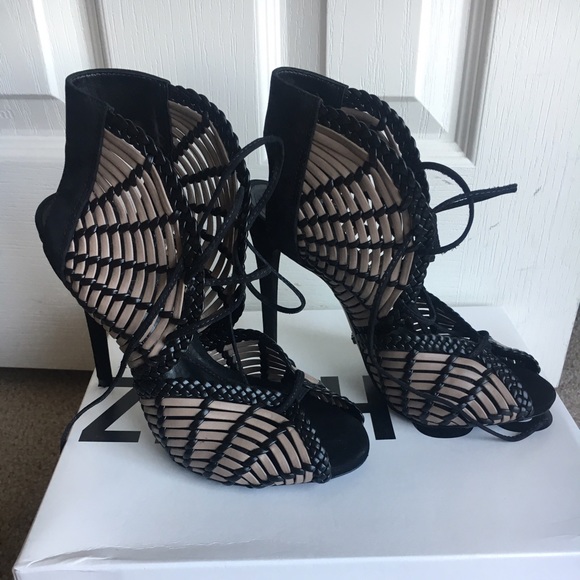 Schultz Heels 👠 - Picture 3 of 3