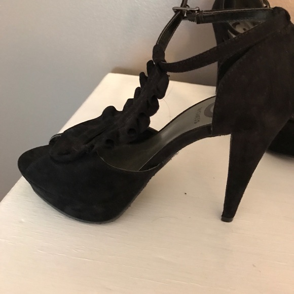 Black pumps - Picture 2 of 3