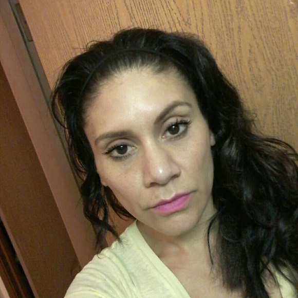 Meet your Posher, Claudia - Picture 2 of 3