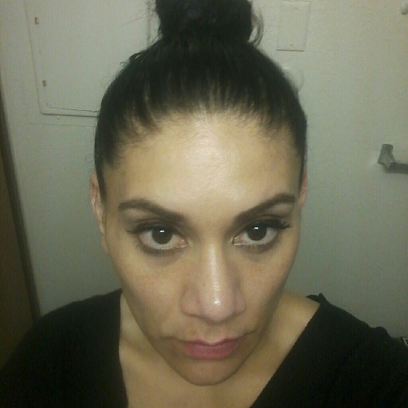 Meet your Posher, Claudia - Picture 3 of 3