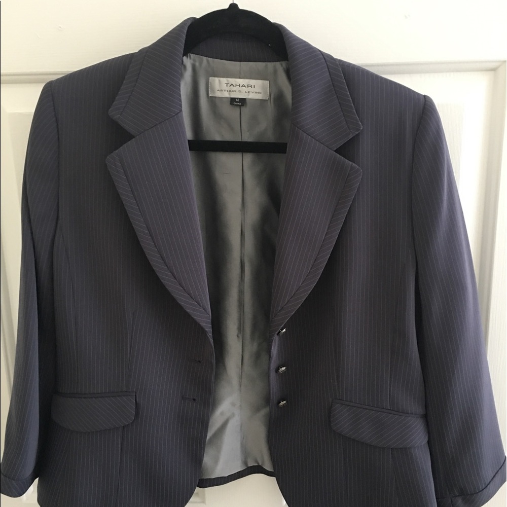 Tahari Navy pin stripped women's blazer