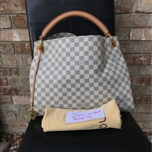(SOLD)Authentic Louis Vuitton artsy mm DA