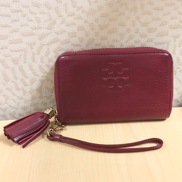 Tory Burch Handbags - Tory Burch Thea Wallet