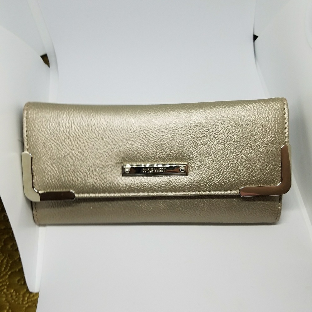 Nine west wallet