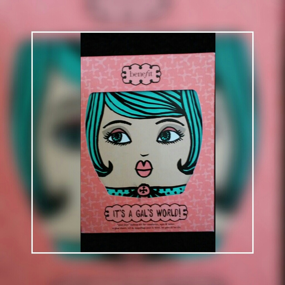Benefit It's A Gal's World Make Up Kit