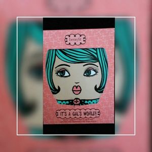 Benefit It's A Gal's World Make Up Kit