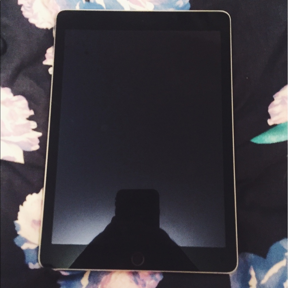 iPad Air 2 W/ Cases