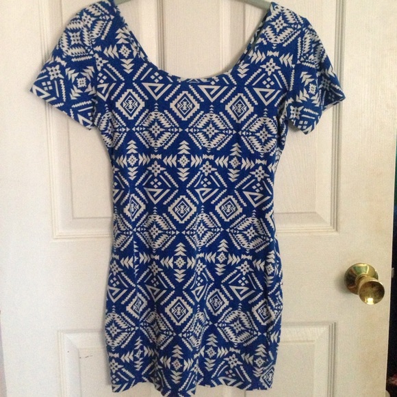 Forever 21 Aztec print T-shirt dress - Picture 1 of 2