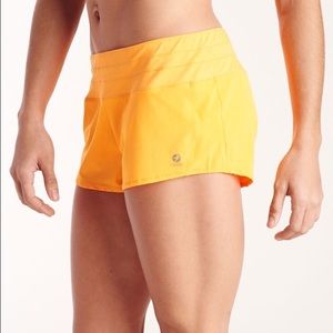 Oiselle Mac Roga Shorts, vibrant orange 🍊