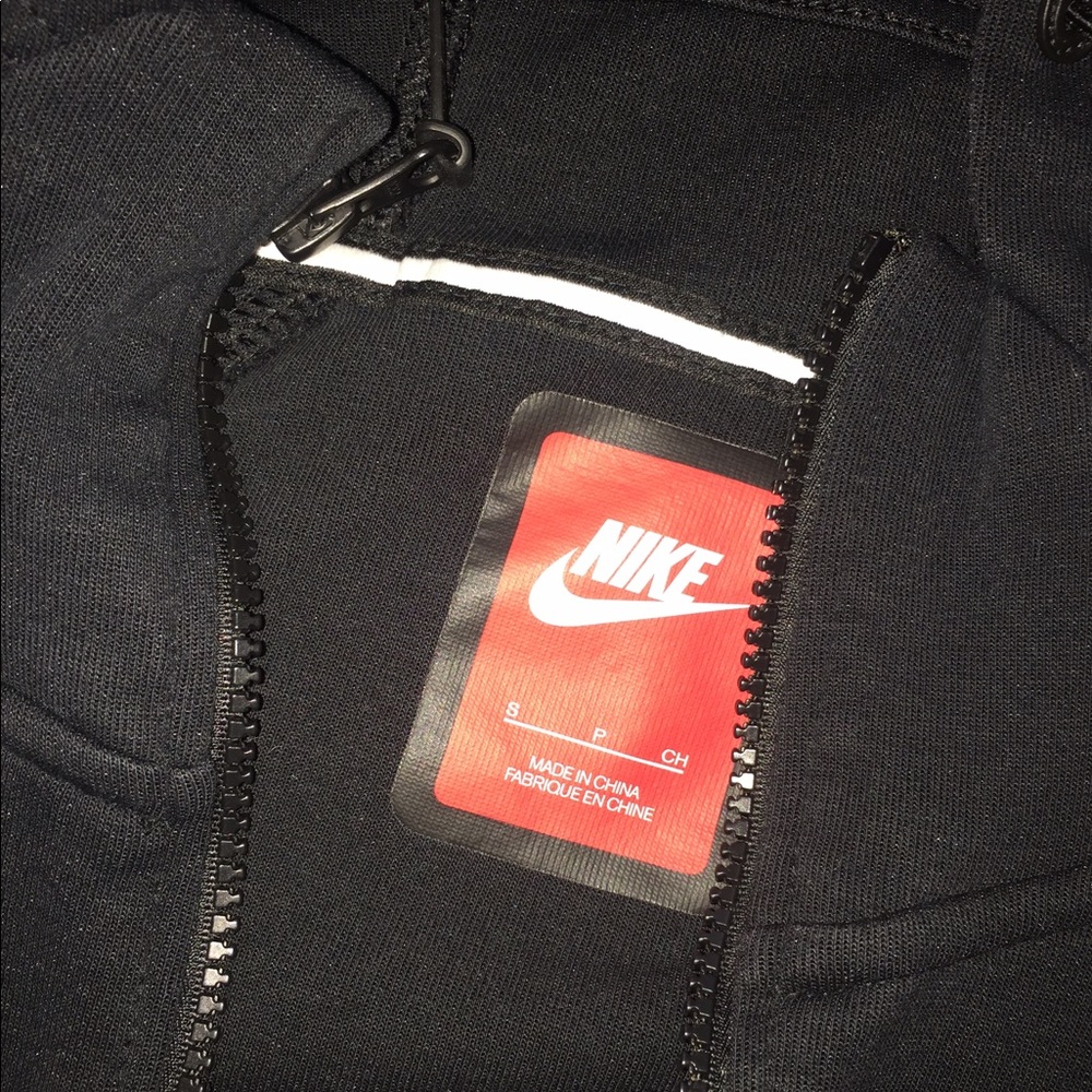 Black Nike tech