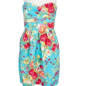 HOST PICK 🎉Floral Strapless👗 Dress w/ Pockets