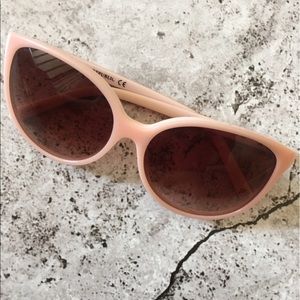 Banana Republic retro sunglasses in the style Zoey