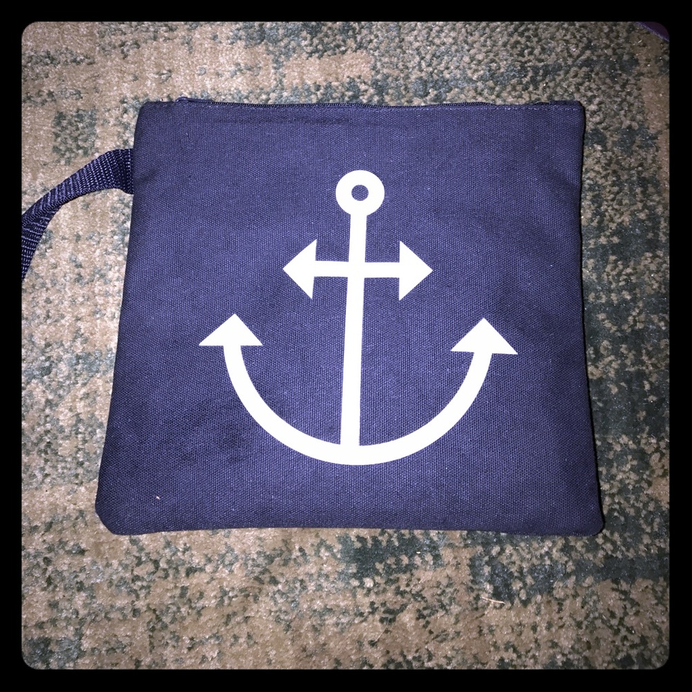 Medium size anchor clutch