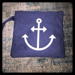 Medium size anchor clutch