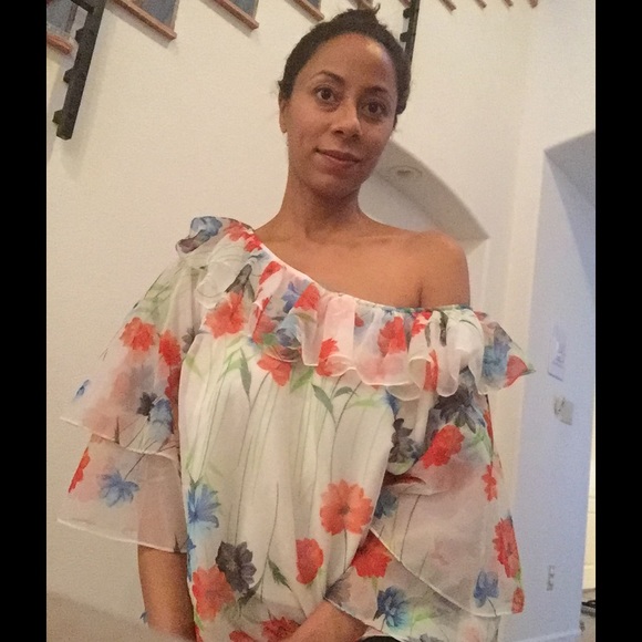 Beautiful 70s off the shoulder Blouse - Picture 2 of 7