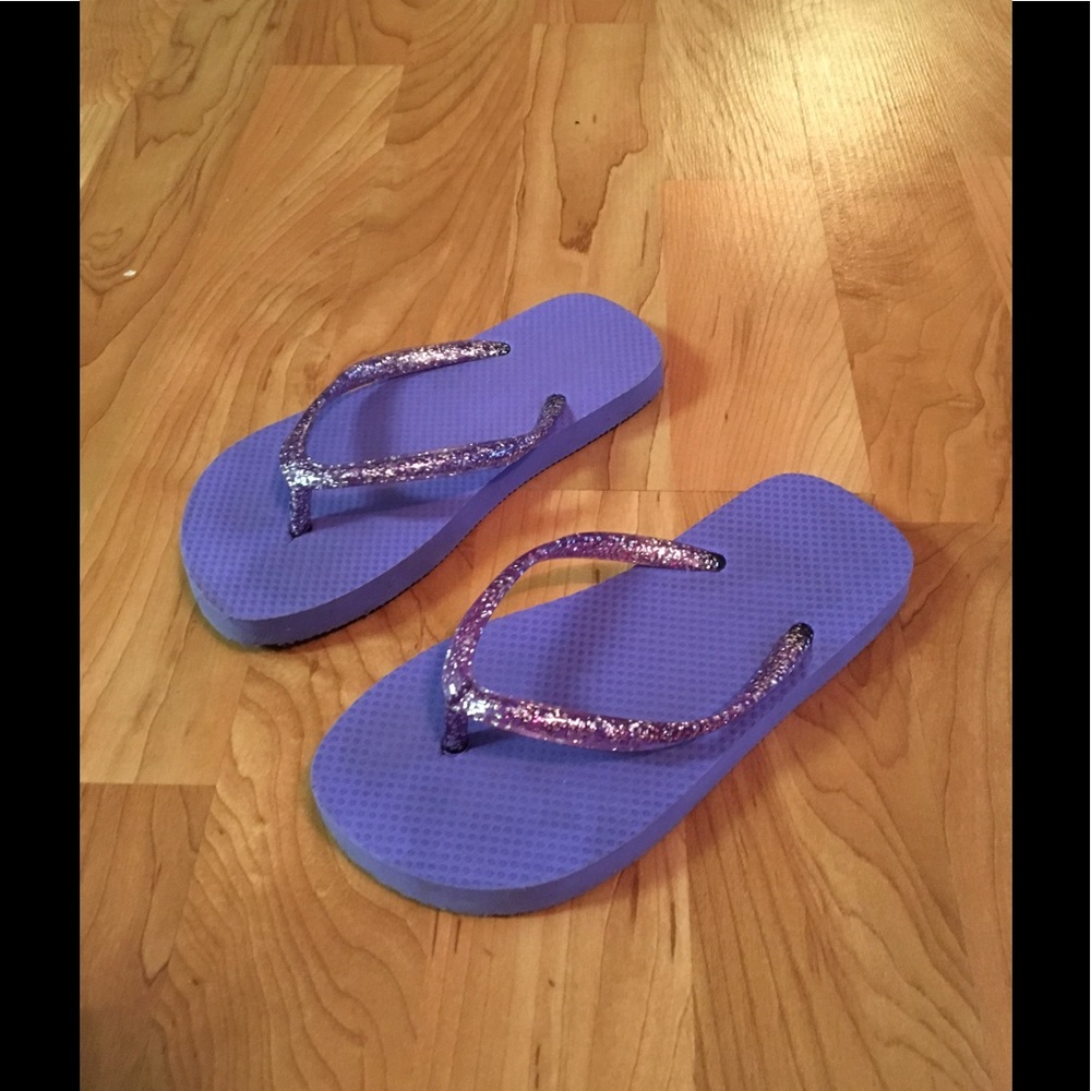 3 pair of Lil girls flip flops size 10-11
