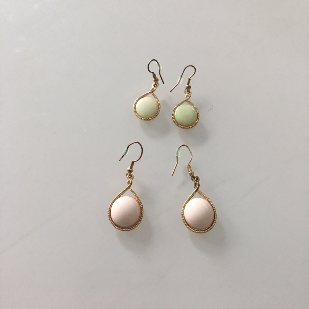 Set of two tear drop earrings