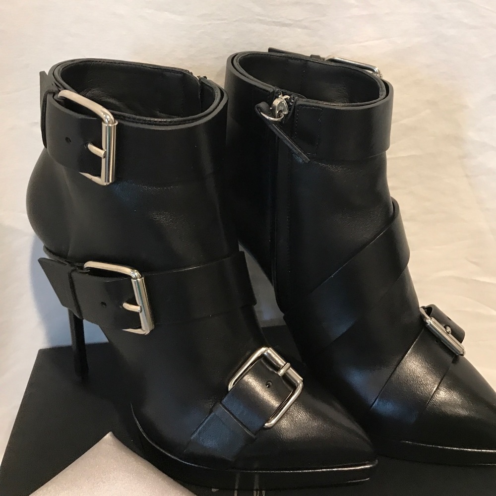 GIUSEPPI ZANOTTI BOACK LEATHER BOOTIE BUCKLE HEELS