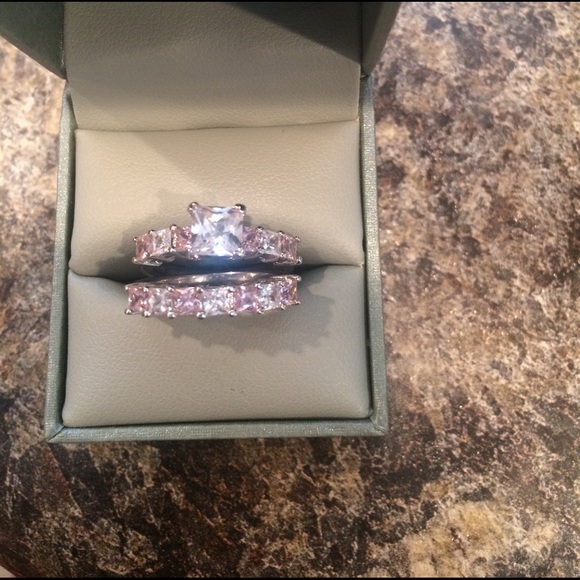 2 piece pink and clear ring set Size 8 - Picture 1 of 3