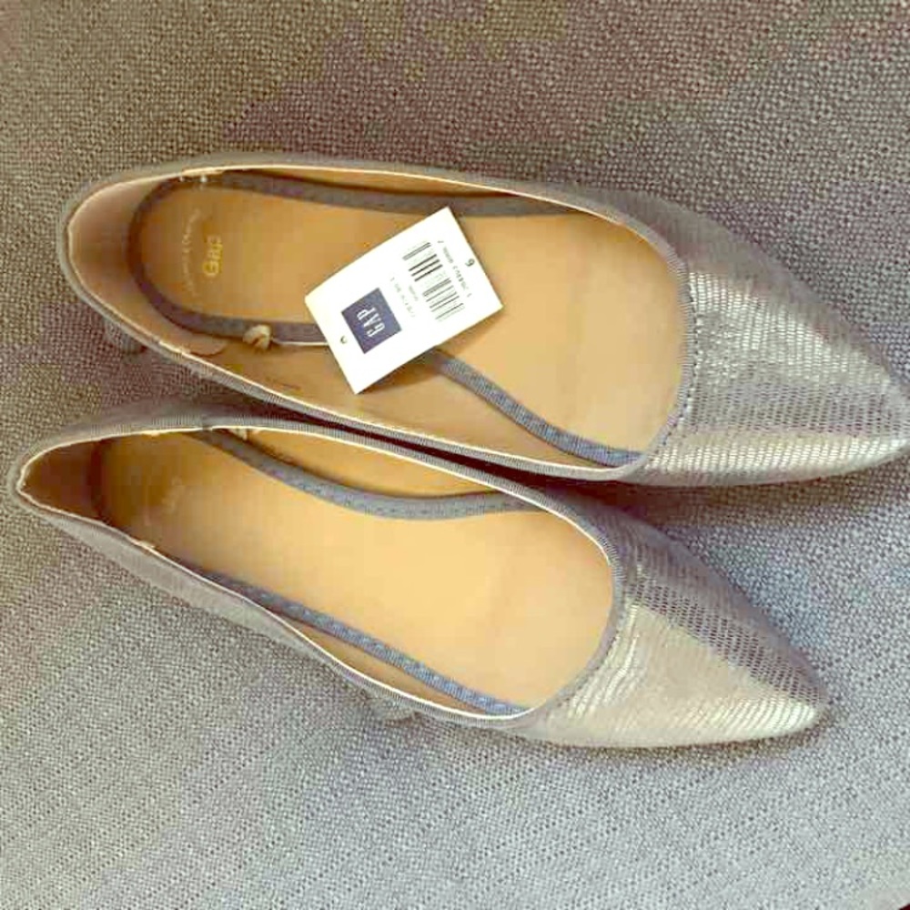 NEW Silver Holographic Snakeskin Gap Flats 6