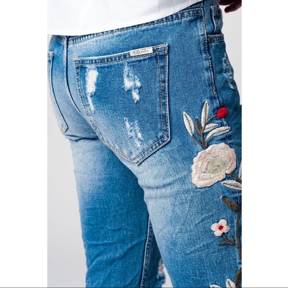 🚨1 HR SALE🚨DAISY distressed skinny jeans - Picture 4 of 4