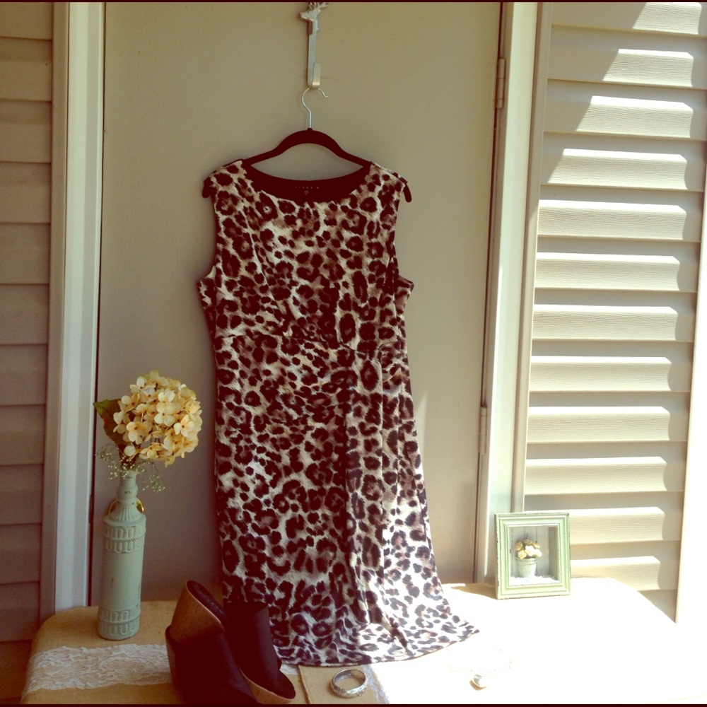 💛NWOT Tiana B. Animal Print Dress💛