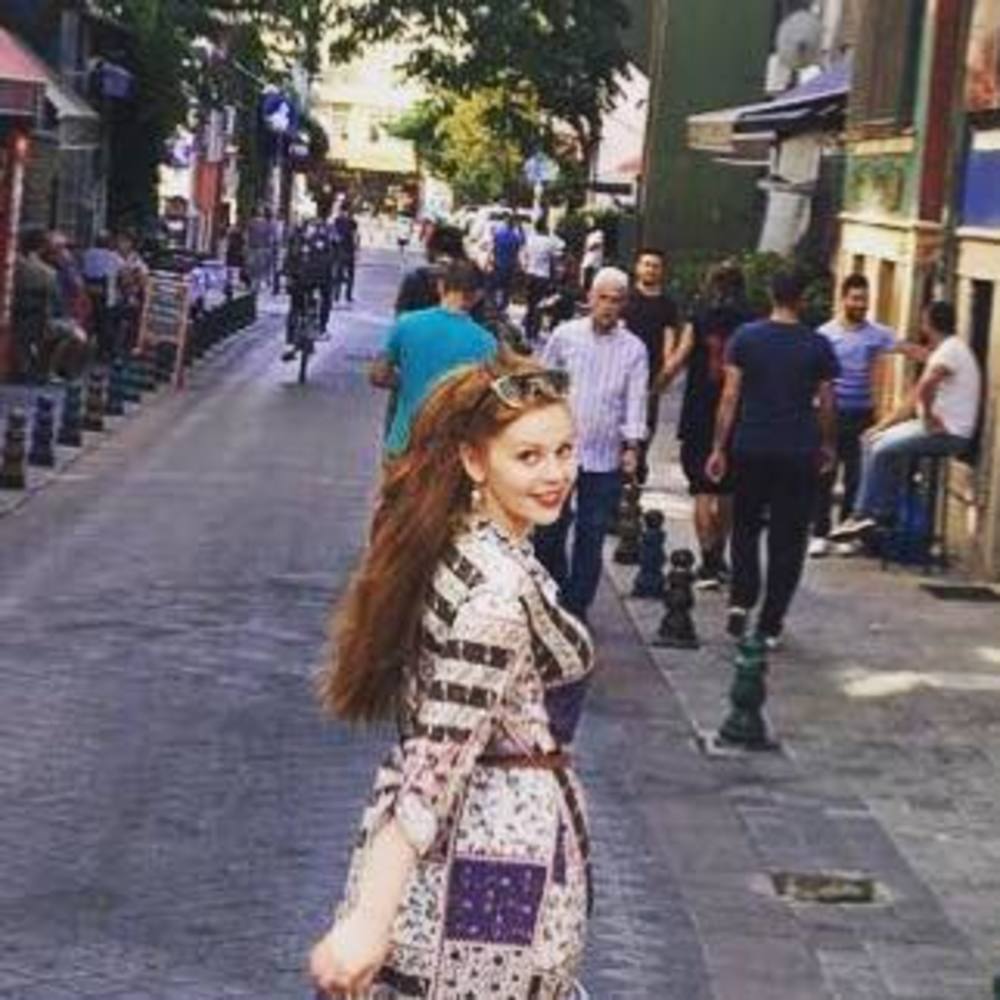 Meet your Posher, Camila