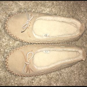 🎉SALE🎉LL Bean NEW slippers. Size 8.