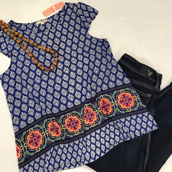 GB Tops - NWT 🌼GB Blue Patterned Top🌼