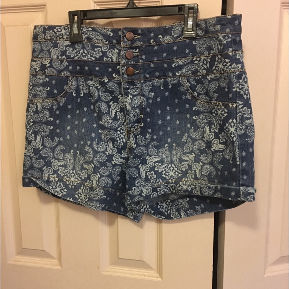 Junior tinseltown triple stack denim shorts