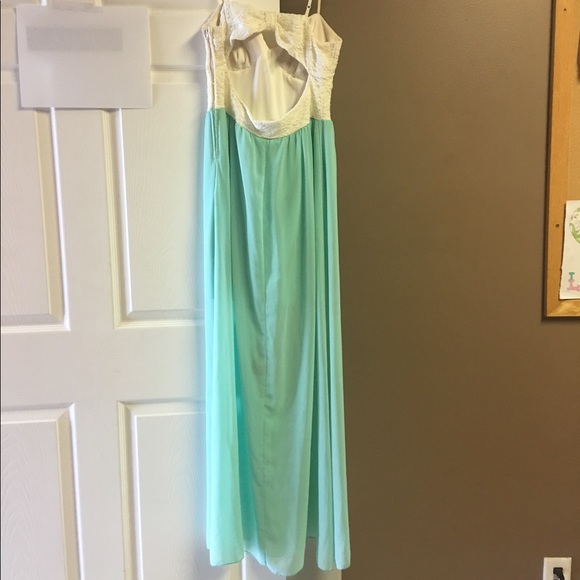 Dress - Picture 3 of 3