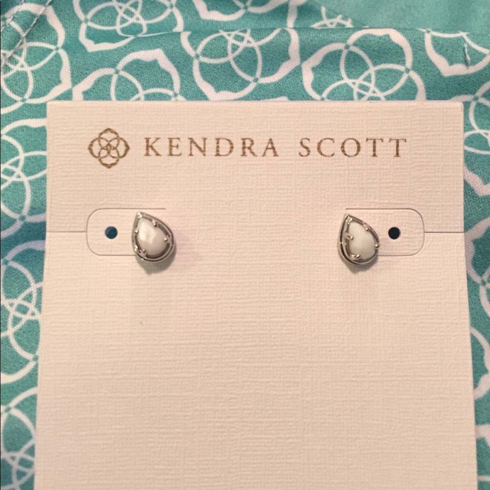 Kendra Scott Brody Stud Earrings NWT Pearl Silver