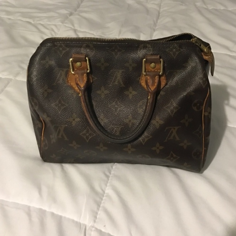 AUTHENTIC Louis Vuitton speedy 25