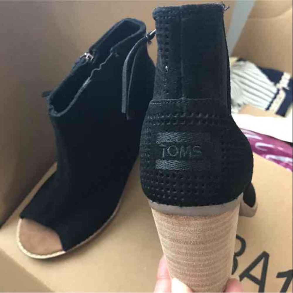 Toms size 6.5 women
